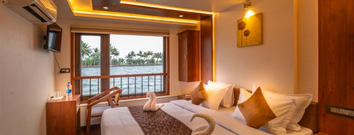 Alleppey houseboat day tour with Touristhub Holidays