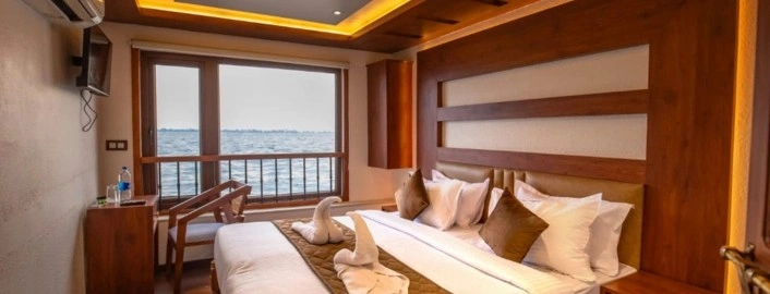 Alappuzha houseboat packages with Touristhub Holidays