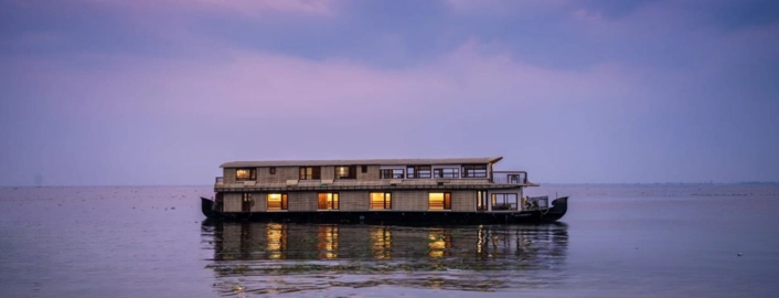 Kerala backwater houseboat alleppey with Touristhub Holidays